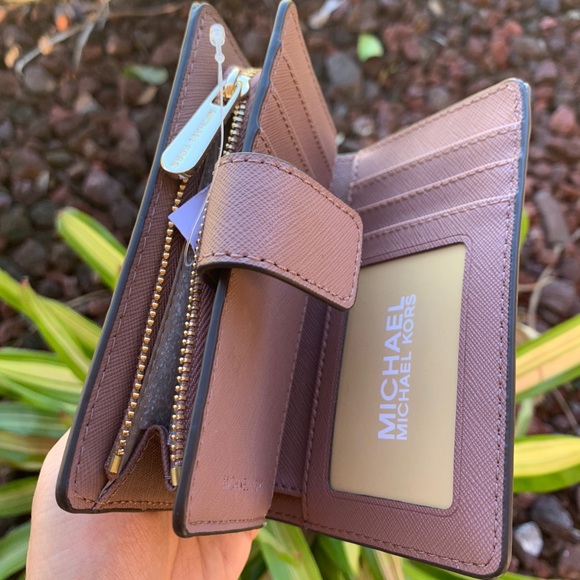 Gaby’sBags👛💕-NWT Michael Kors Wallet Dusty Rose - Picture 3 of 6